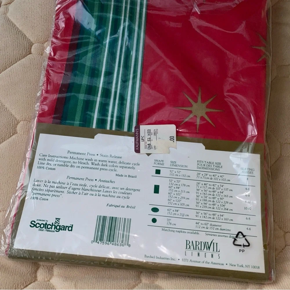 Vintage Bardwil Tablecloth 60”x84” Oval Christmas Bow Gift Print Dead‎ stock NEW